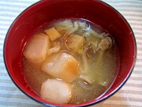 手早く作れる！お麩と油揚げのお味噌汁